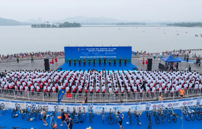 米兰milan官网-中国国家队特许经营亮相体博会：以体育精神点燃消费新引擎